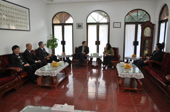 美国纽约神学教育中心访问团一行4人来访 美国纽约神学教育中心访问团一行4人来访